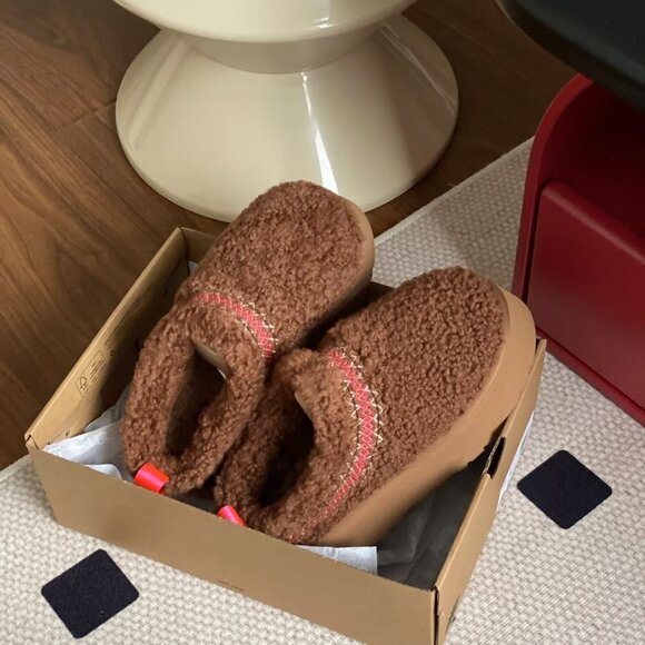 UGG TAZZ BRAID PLATFORM SHEEP FUR SLIPPER - Picture 6 of 9